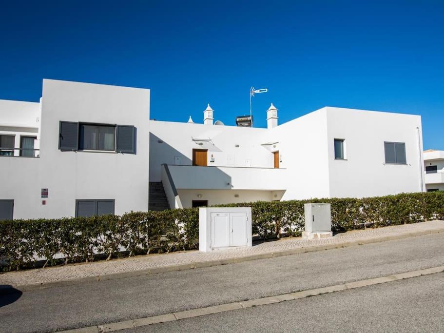Lake Apartment - Pool And Sea View & Tennis Court & Bbq Pêra Esterno foto