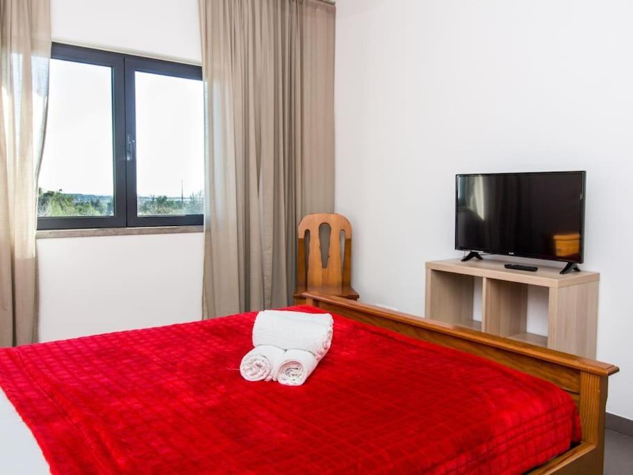 Lake Apartment - Pool And Sea View & Tennis Court & Bbq Pêra Esterno foto