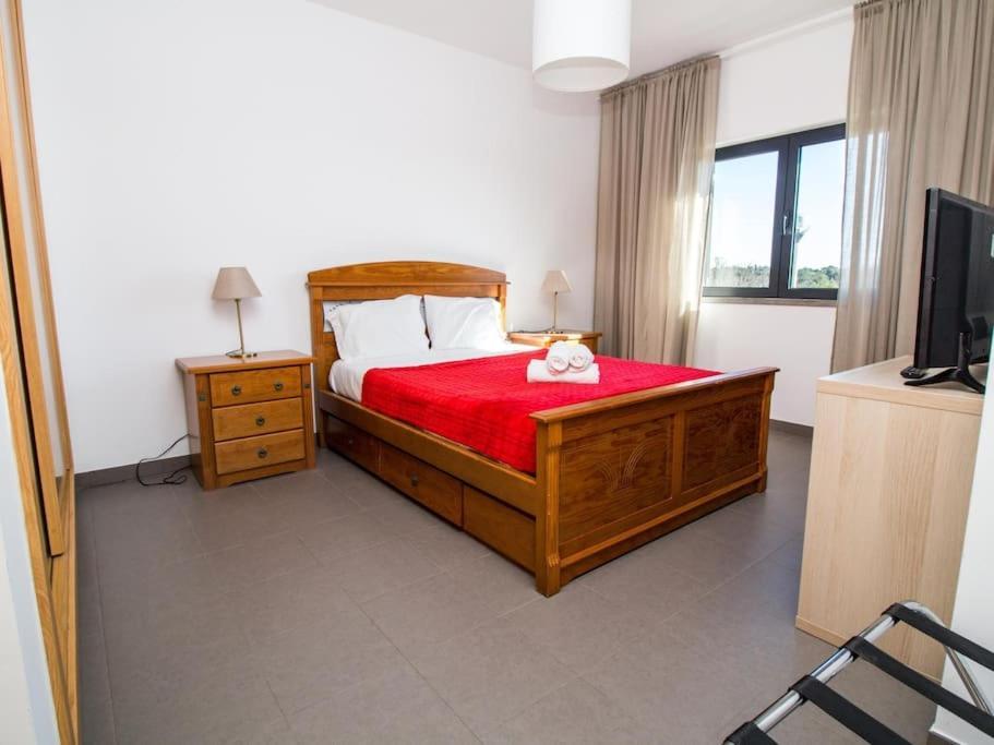 Lake Apartment - Pool And Sea View & Tennis Court & Bbq Pêra Esterno foto